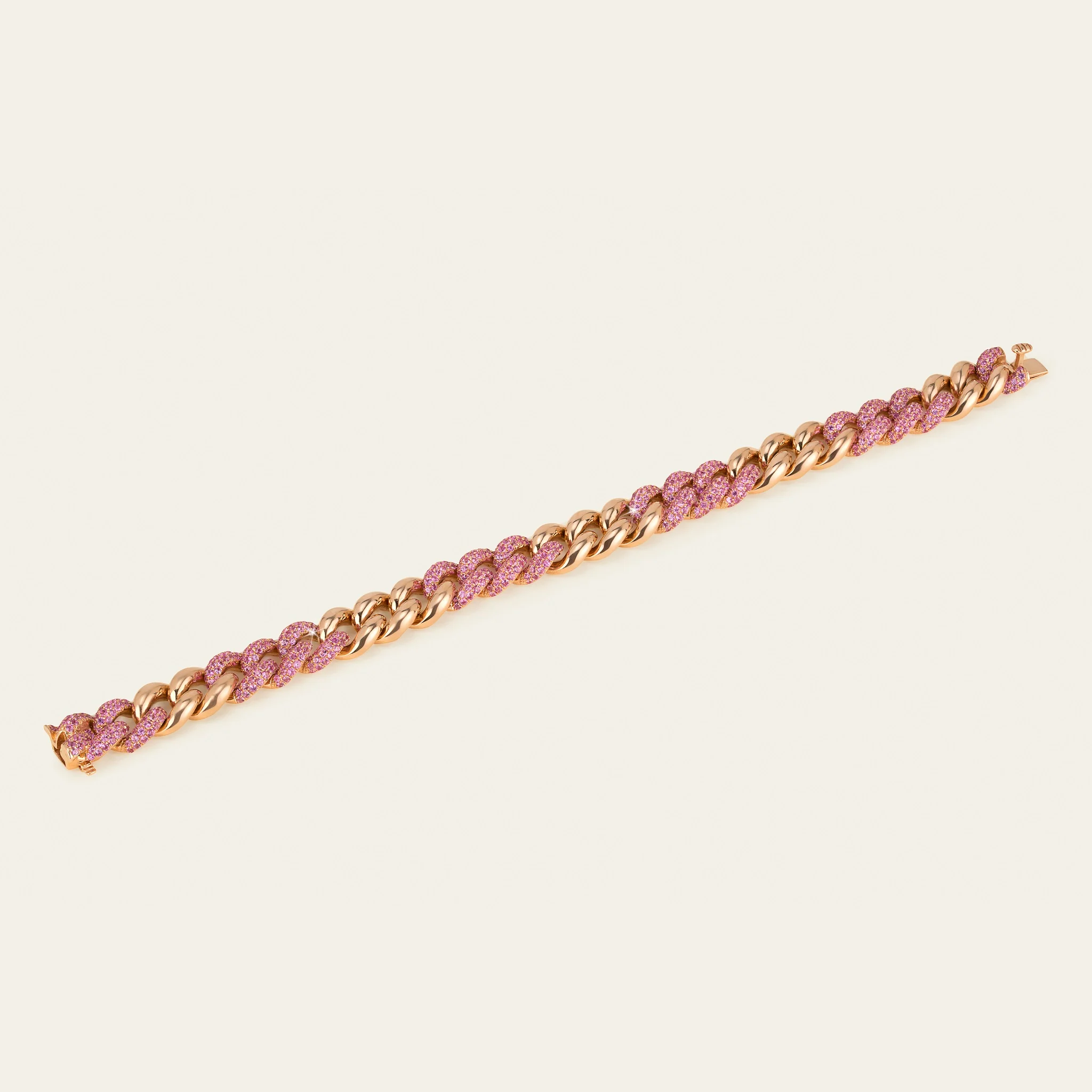 圧倒的な輝きを放つピンクサファイアのパヴェ デザイン詳細