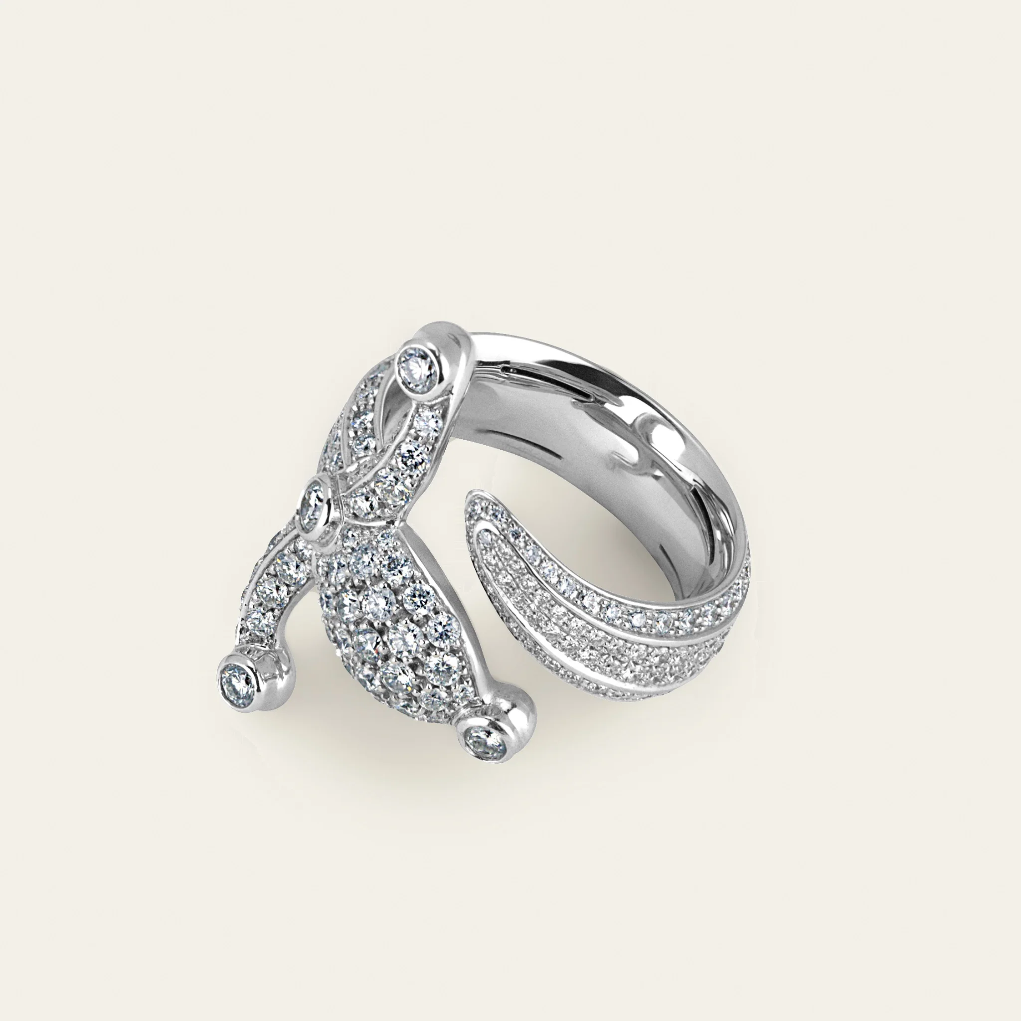 剣のしなやかな曲線をダイヤモンドで装飾したエスパーダ・リング 詳細