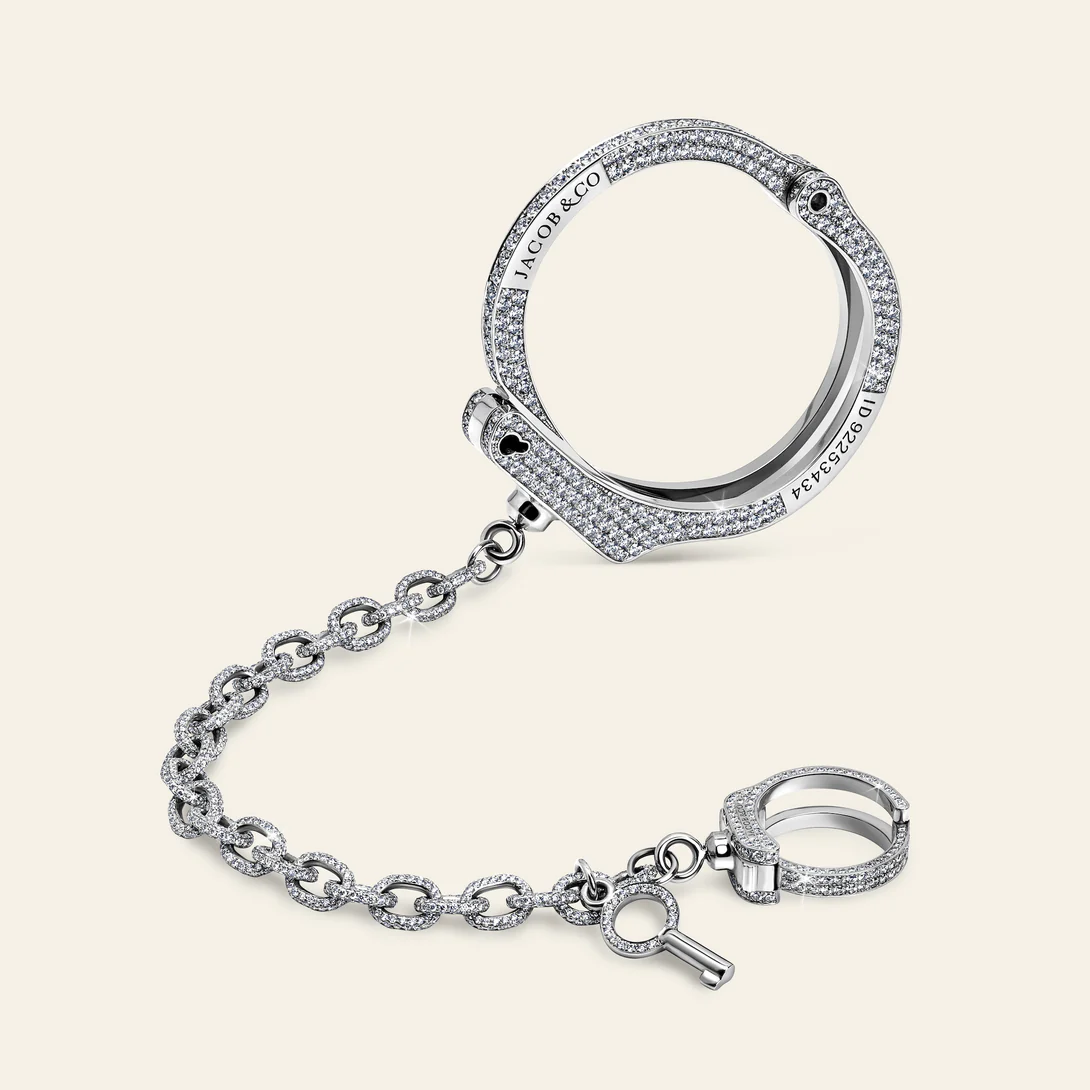 Jacob & Co. ラブ・ロックダウン リストレット 18Kホワイトゴールド 21.88ctダイヤモンド 正面