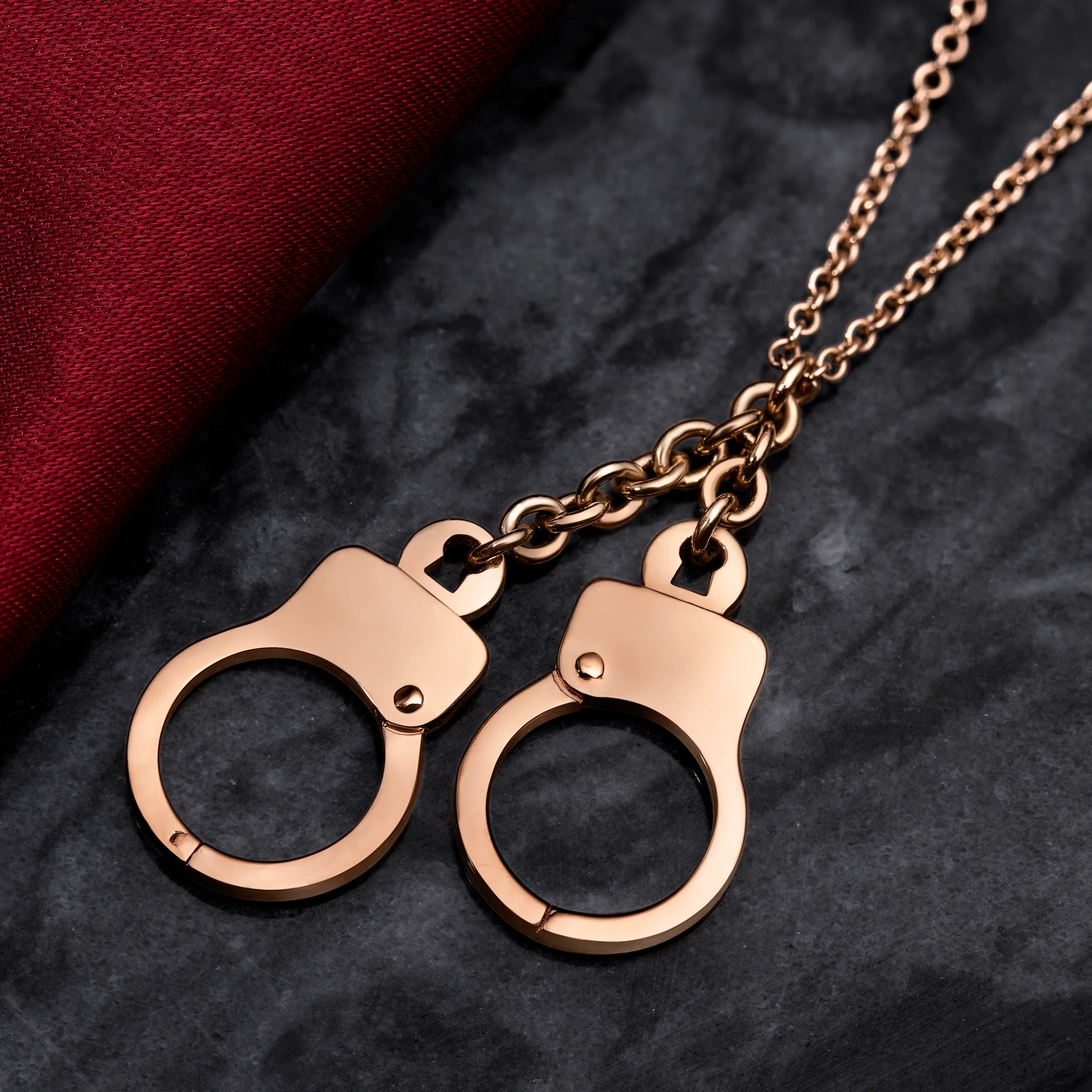 Jacob & Co. 18K金ネックレス 手錠モチーフデザイン