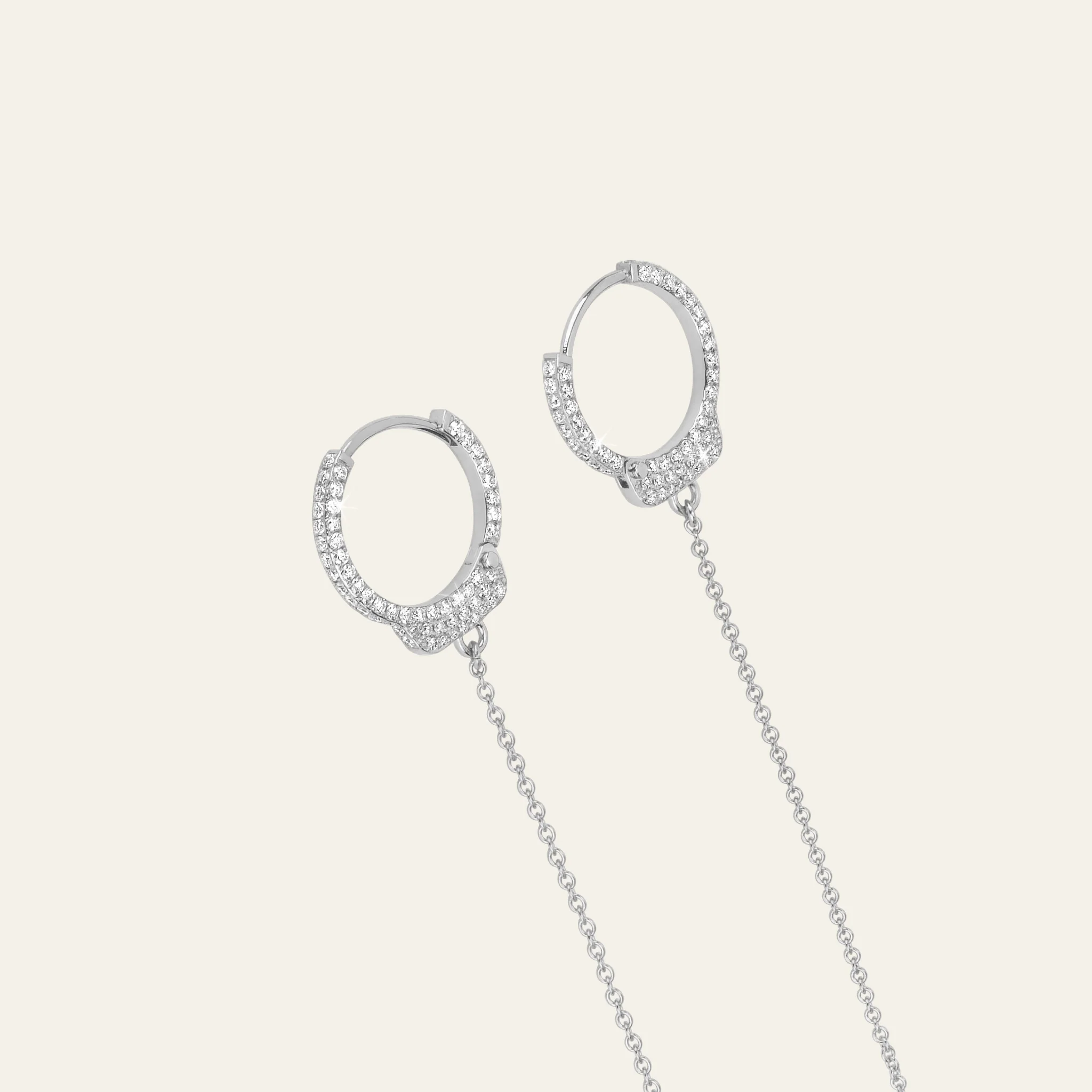 ラブ・ロックダウン ホワイトゴールド 132石のダイヤモンド 拡大ディテール