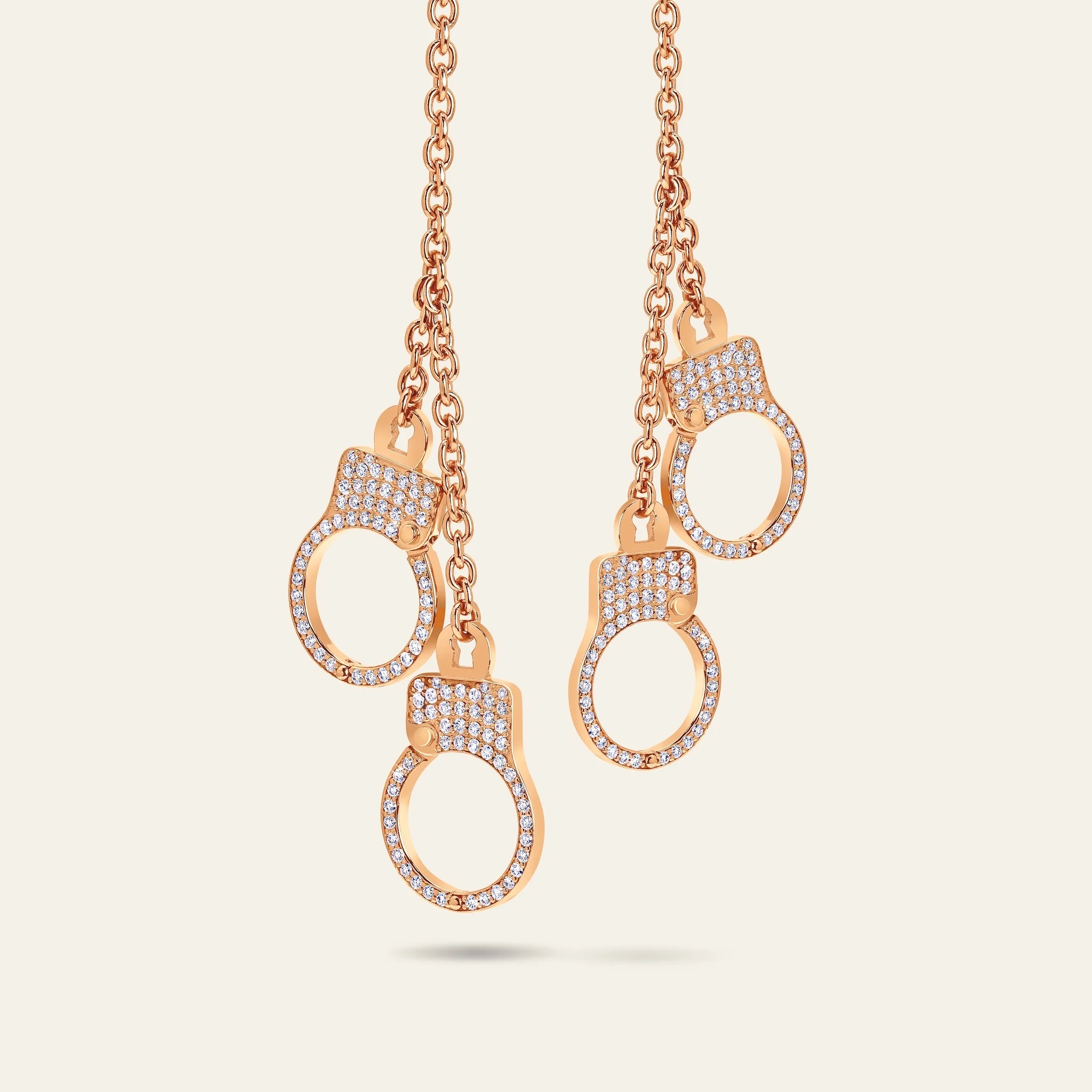 ラブ・ロックダウン ハンギングダイヤモンドイヤリング 着用イメージ