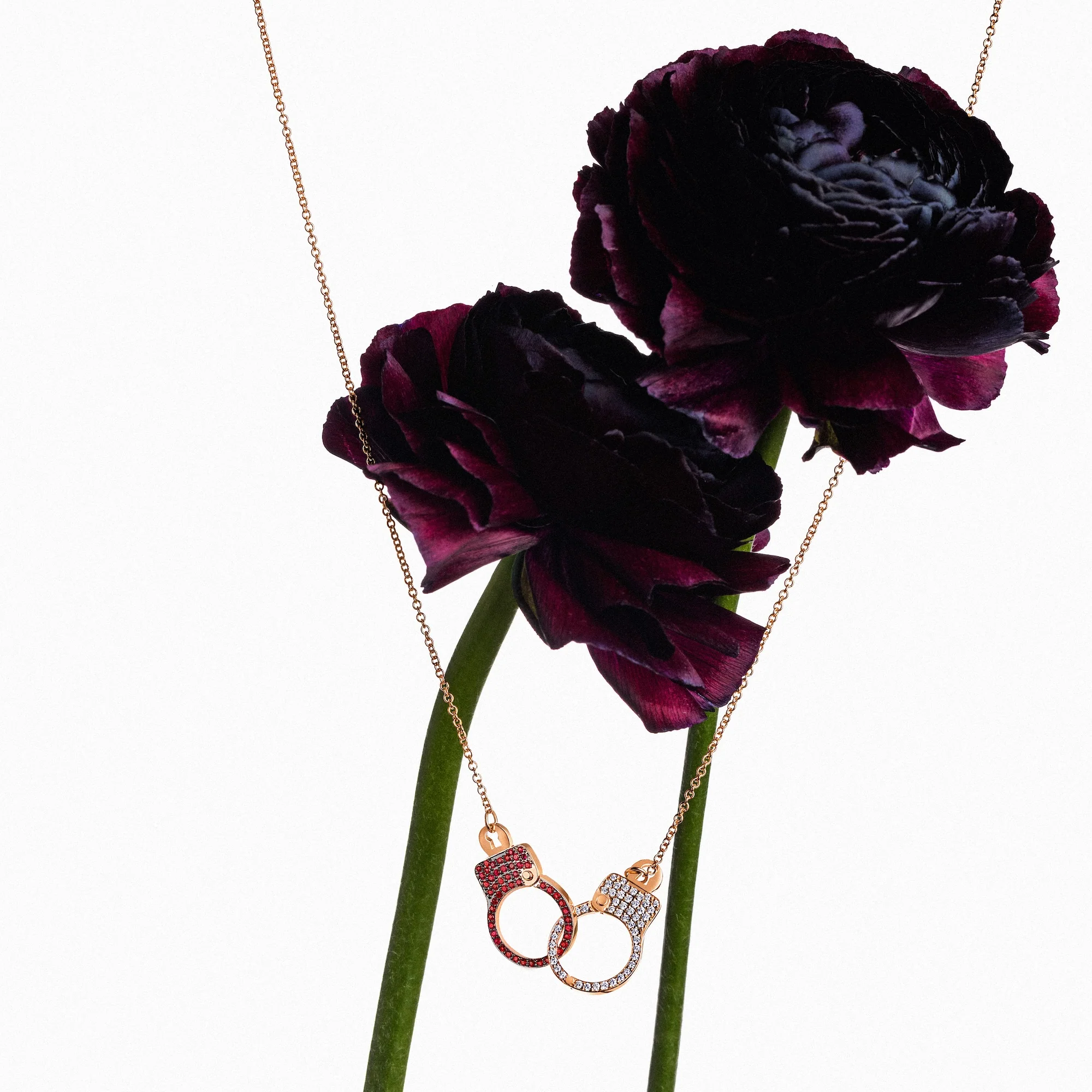 ラブ・ロックダウン ネックレス 留め具・ルビーディテール