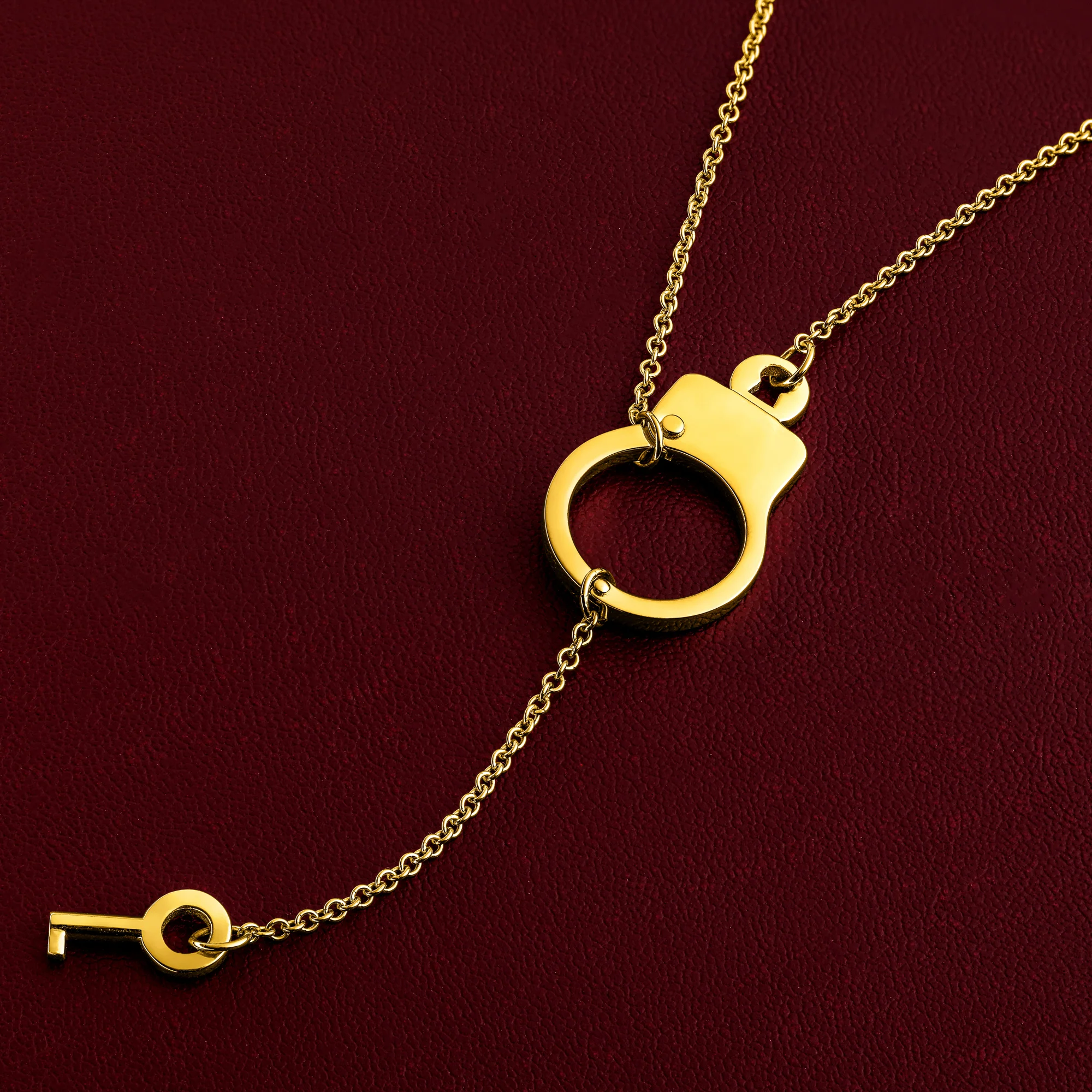 Jacob & Co. シングル カフ ダイヤモンド ペンダント バチカン＆チェーン留め具 ディテール