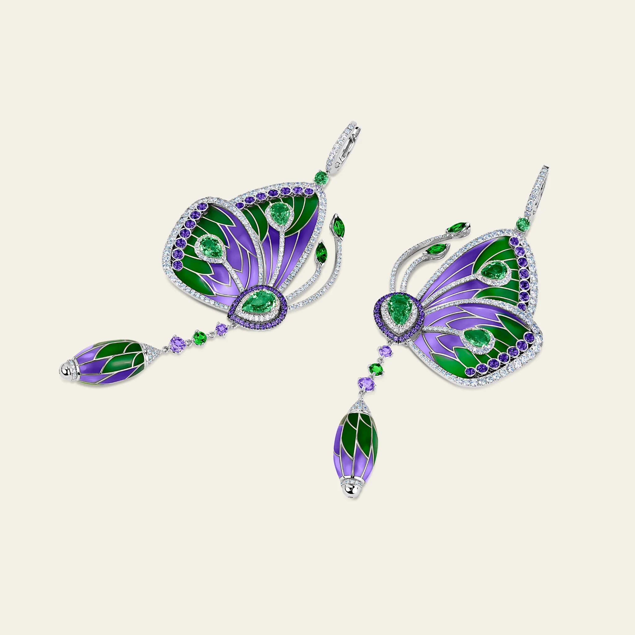 ジェイコブ パピヨン コレクション ホワイトゴールド ピアス 着用画像