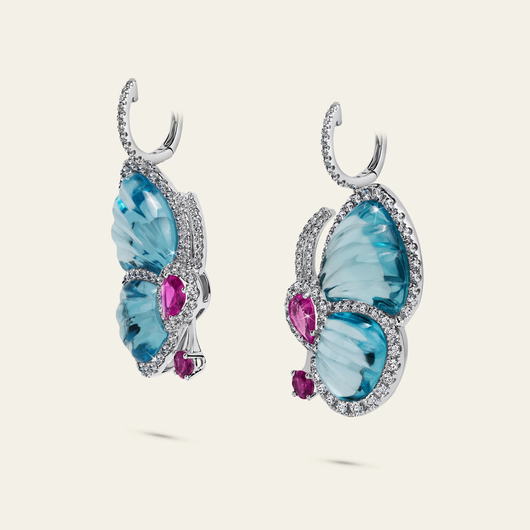 ジェイコブ パピヨン コレクション ホワイトゴールド ピアス 着用画像