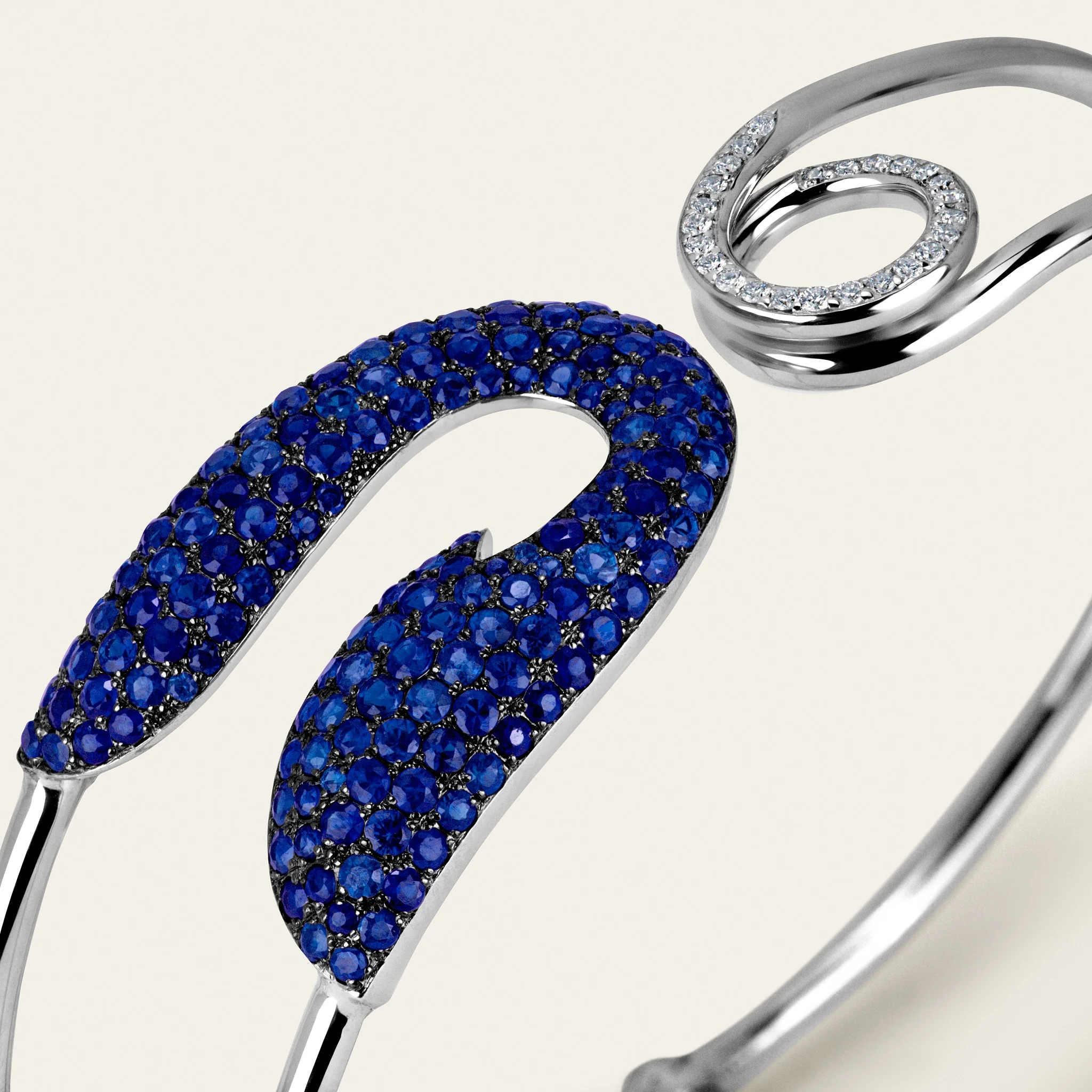 Jacob & Co. 18Kホワイトゴールド サファイア＆ダイヤモンド ブレスレット 着用イメージ