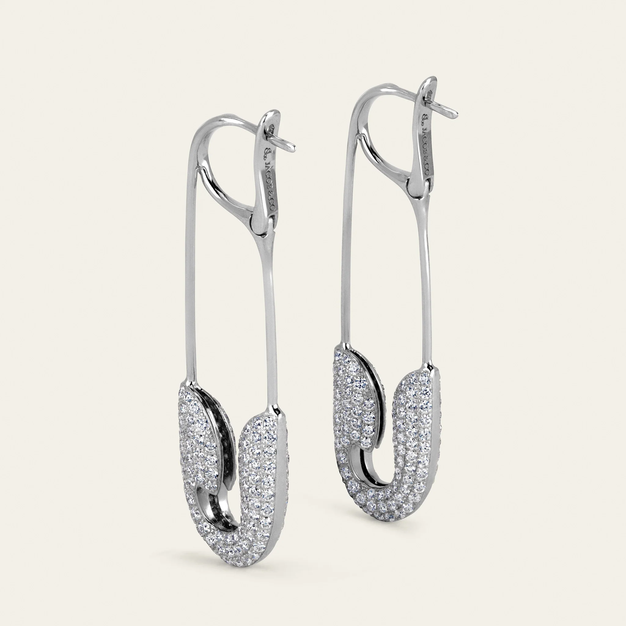 ジェイコブ セキュラス コレクション ホワイトゴールド ピアス 着用画像