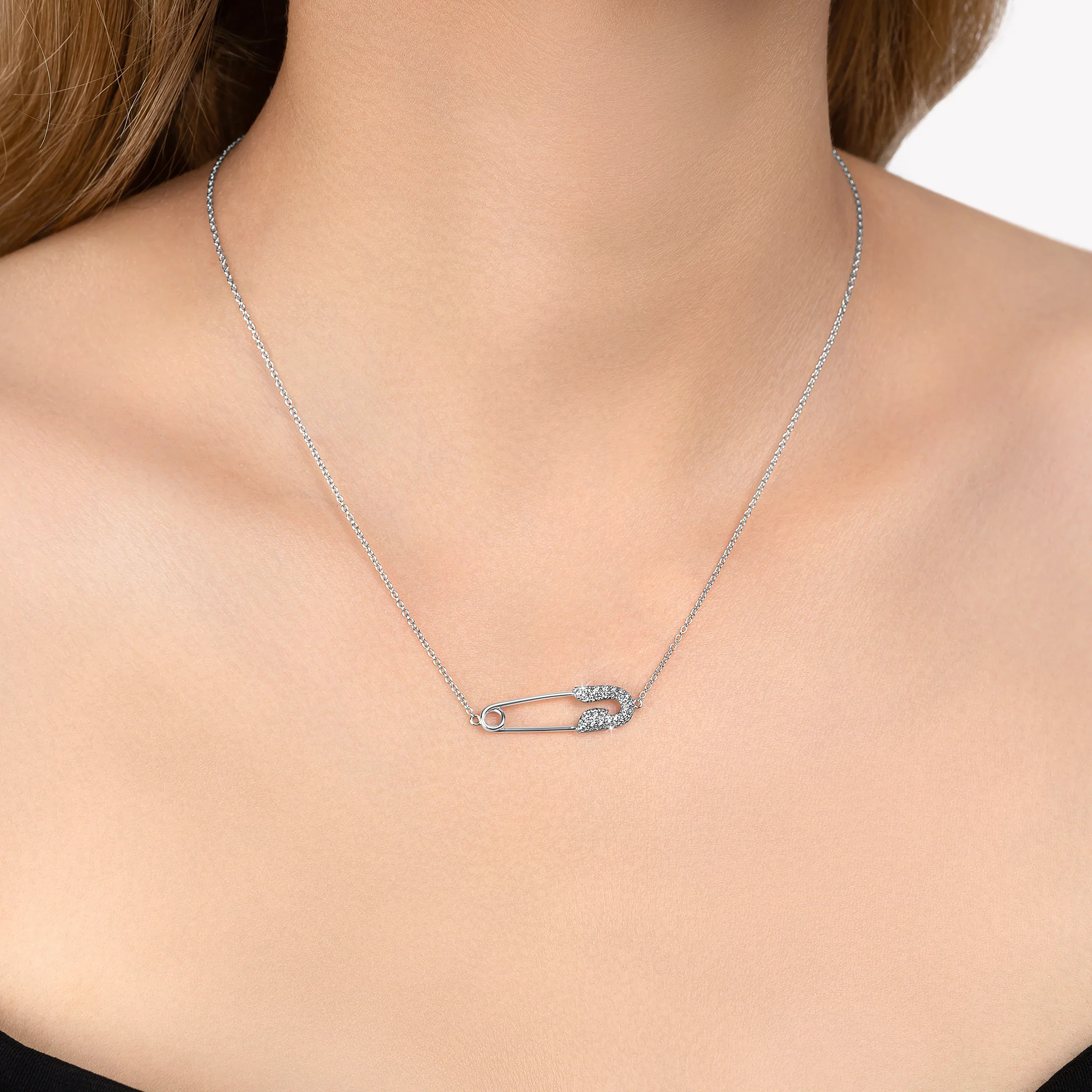 Jacob & Co. 18Kホワイトゴールド ダイヤモンド ネックレス 着用イメージ