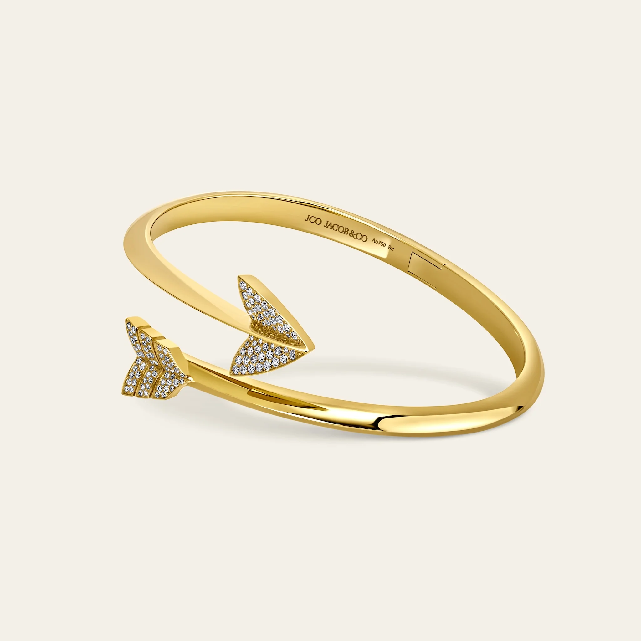 Jacob & Co. スーパーアロー 矢モチーフ 18K金ダイヤモンドブレスレット 着用イメージ