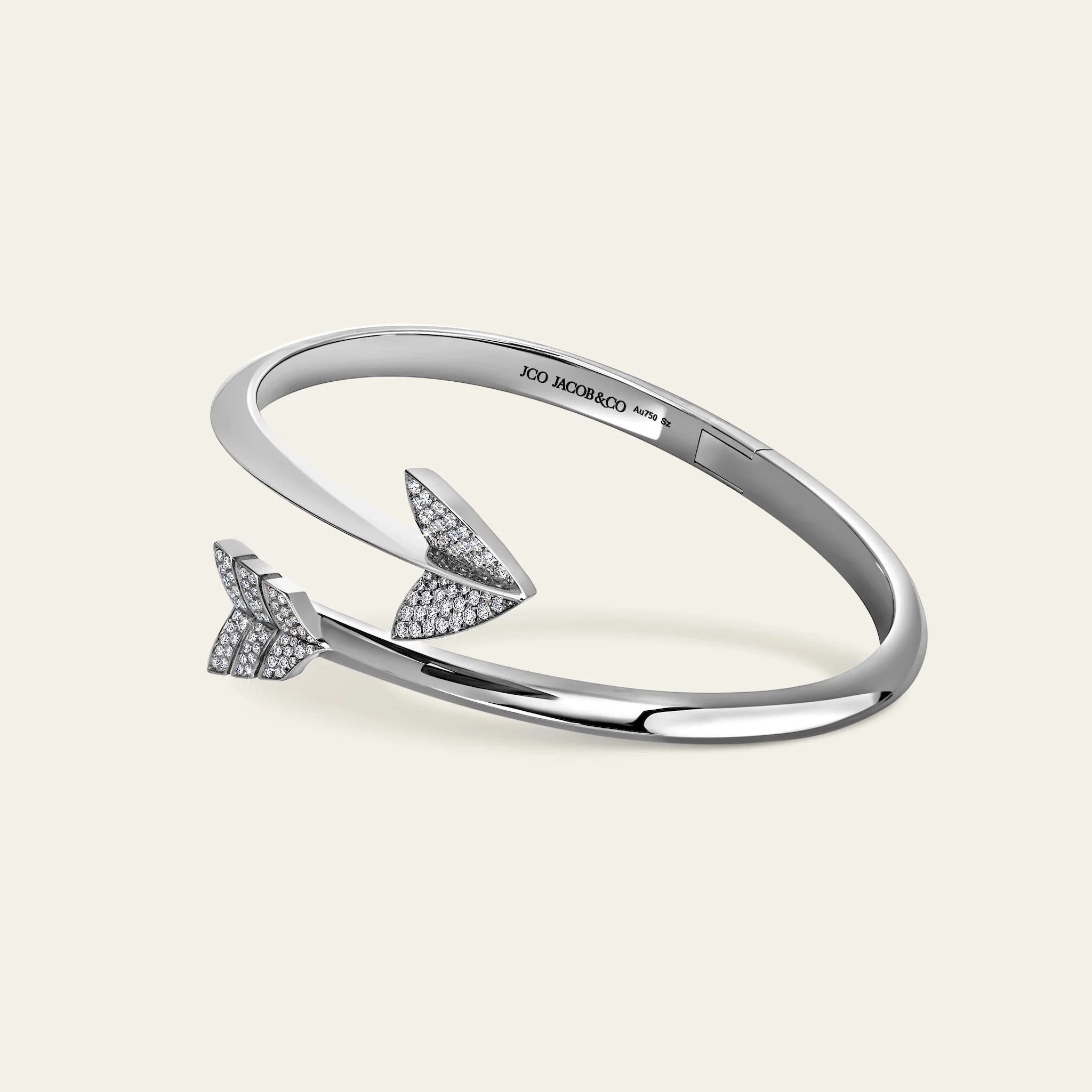 Jacob & Co. 18K金 ダイヤモンドブレスレット 矢モチーフ 着用イメージ
