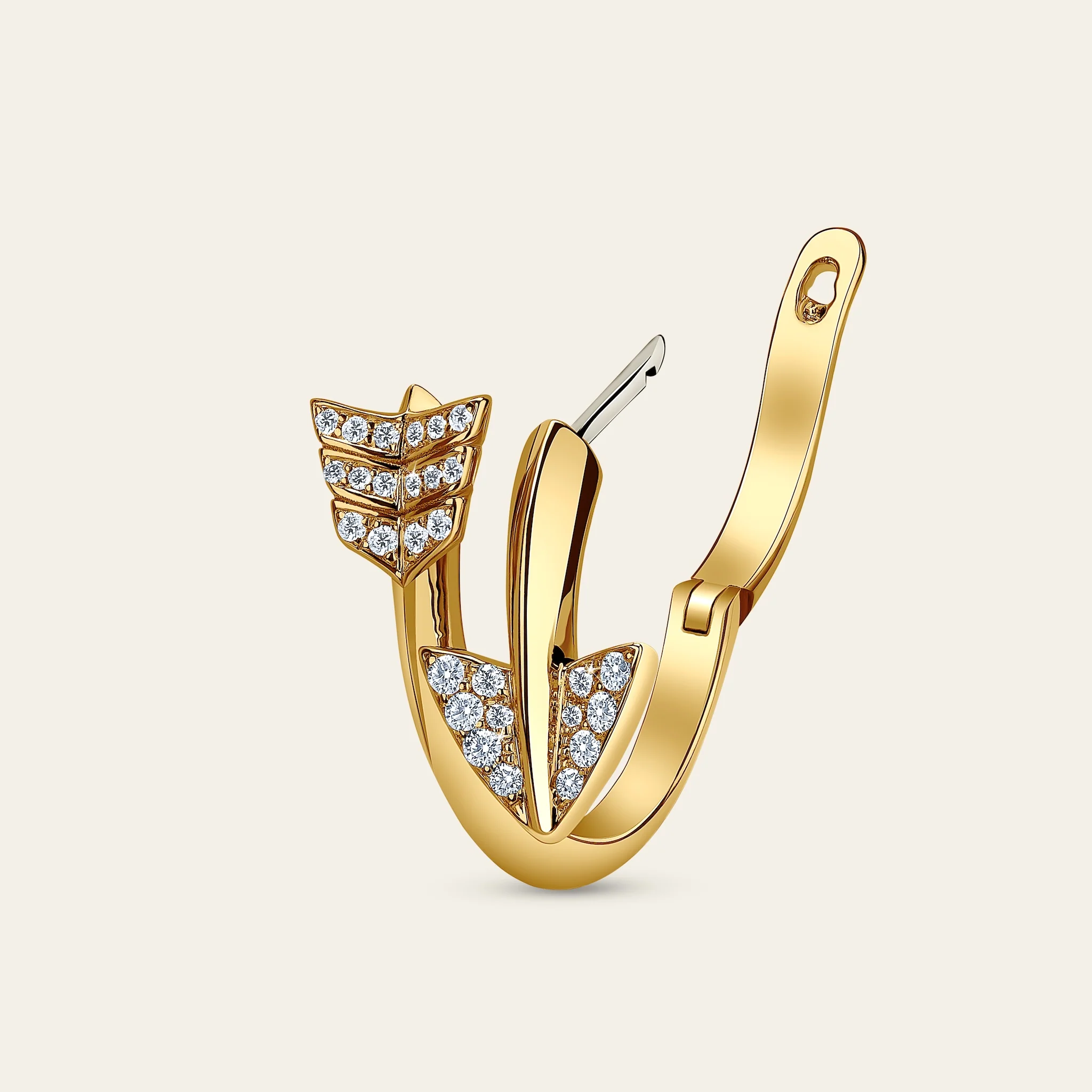 Jacob & Co. スーパーアロー 矢モチーフ 18K金ピアス 着用イメージ