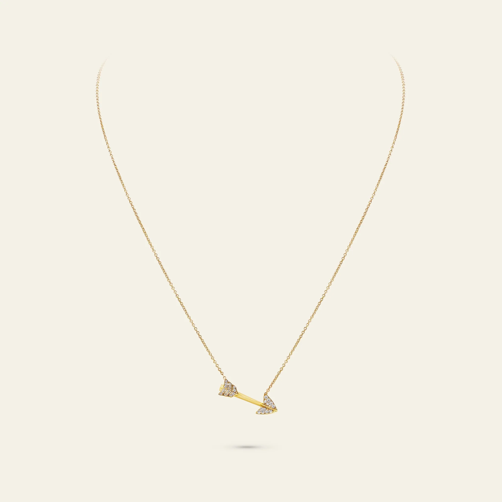 Jacob & Co. スーパーアロー 矢モチーフ 18Kイエローゴールドネックレス 着用イメージ