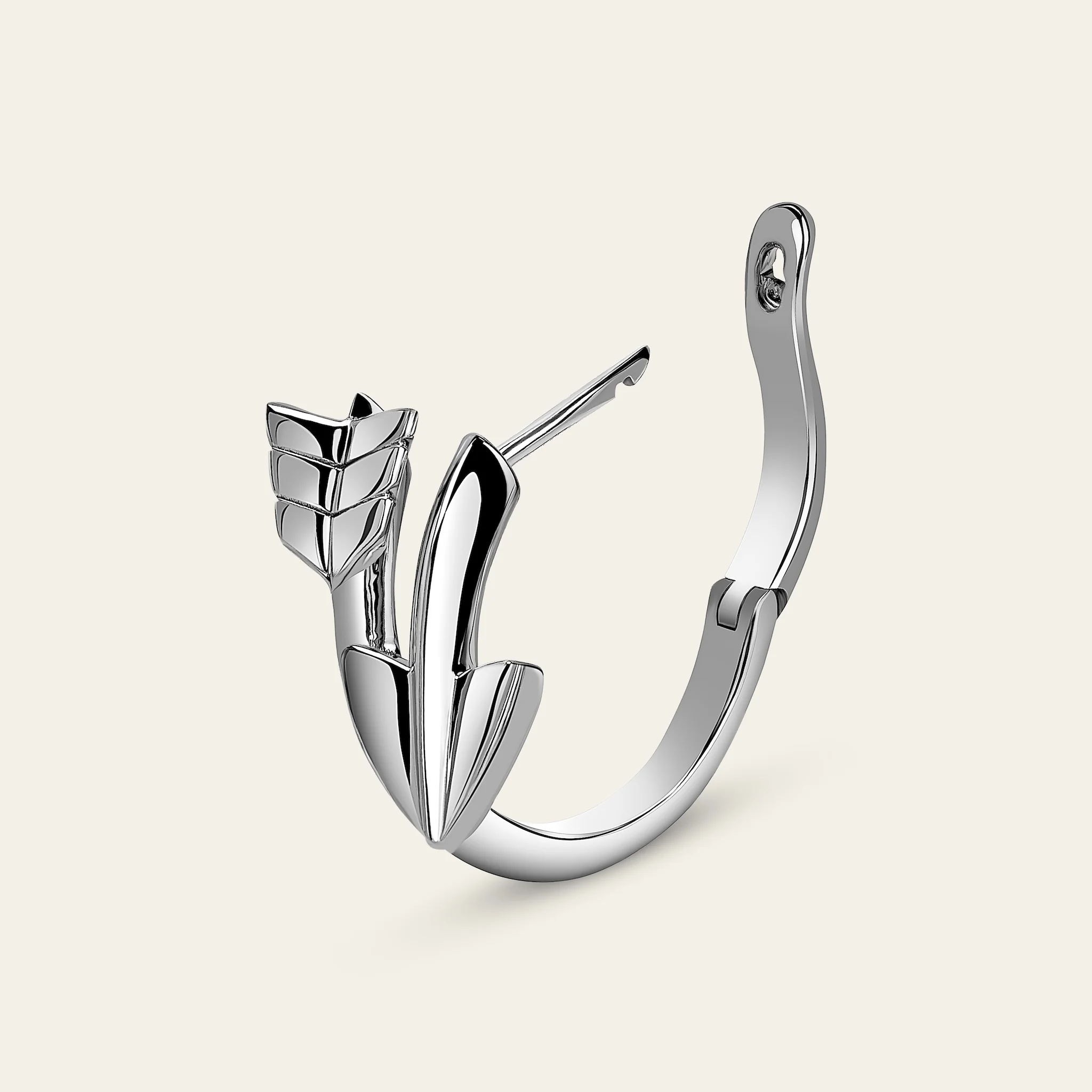 Jacob & Co. スーパーアロー 矢モチーフ ピアス 着用イメージ