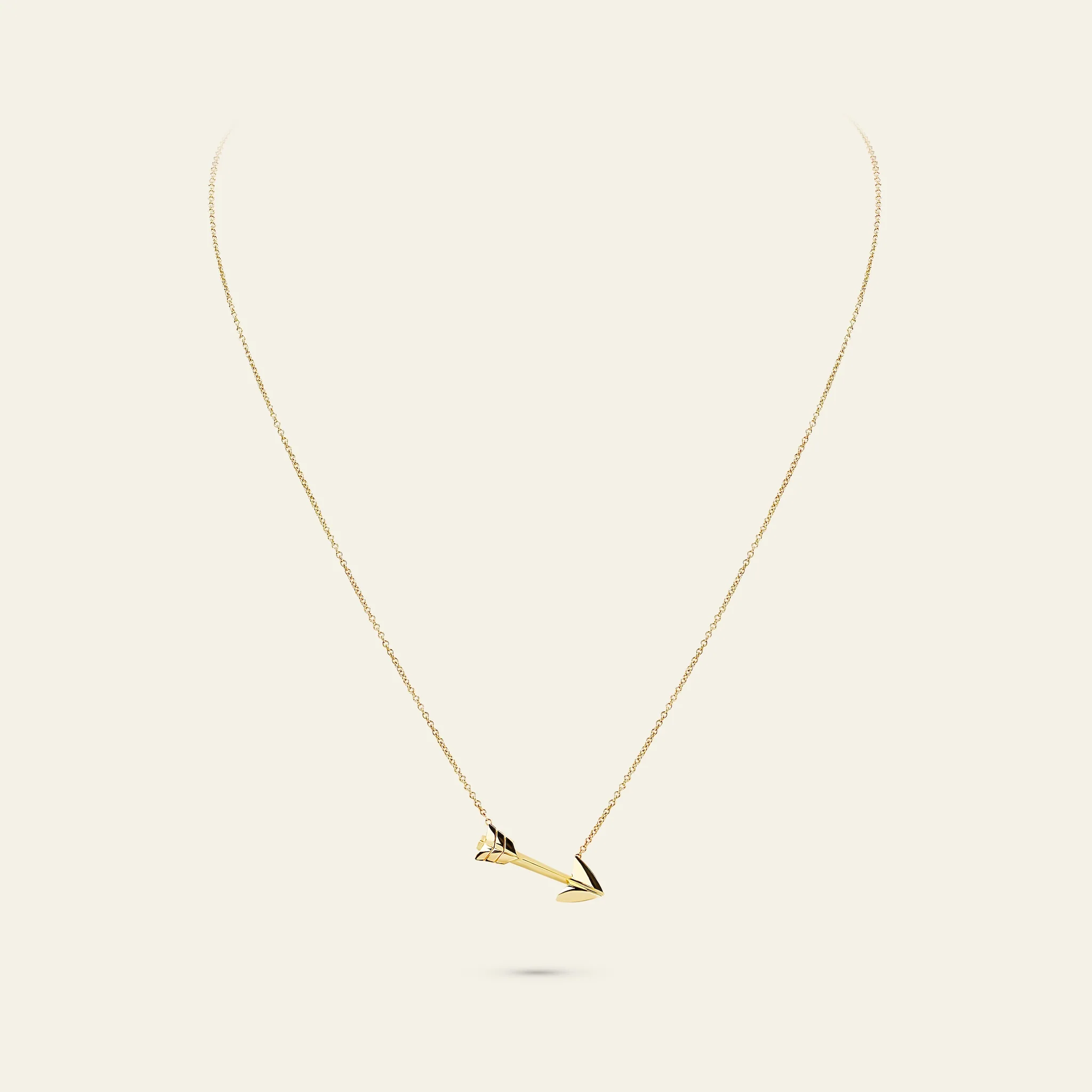 Jacob & Co. スーパーアロー 矢モチーフ イエローゴールドネックレス 着用イメージ