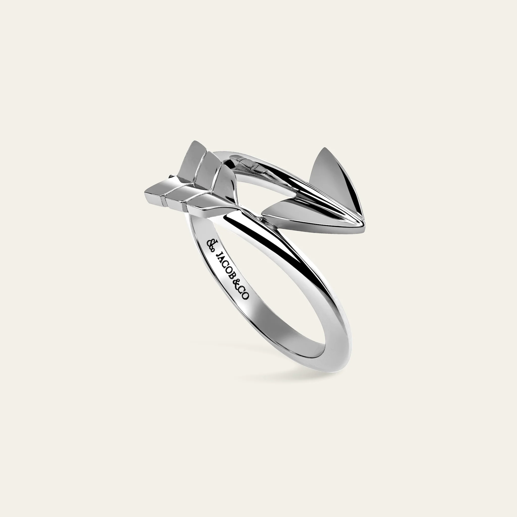Jacob & Co. スーパーアロー 矢モチーフ ホワイトゴールド指輪 着用イメージ