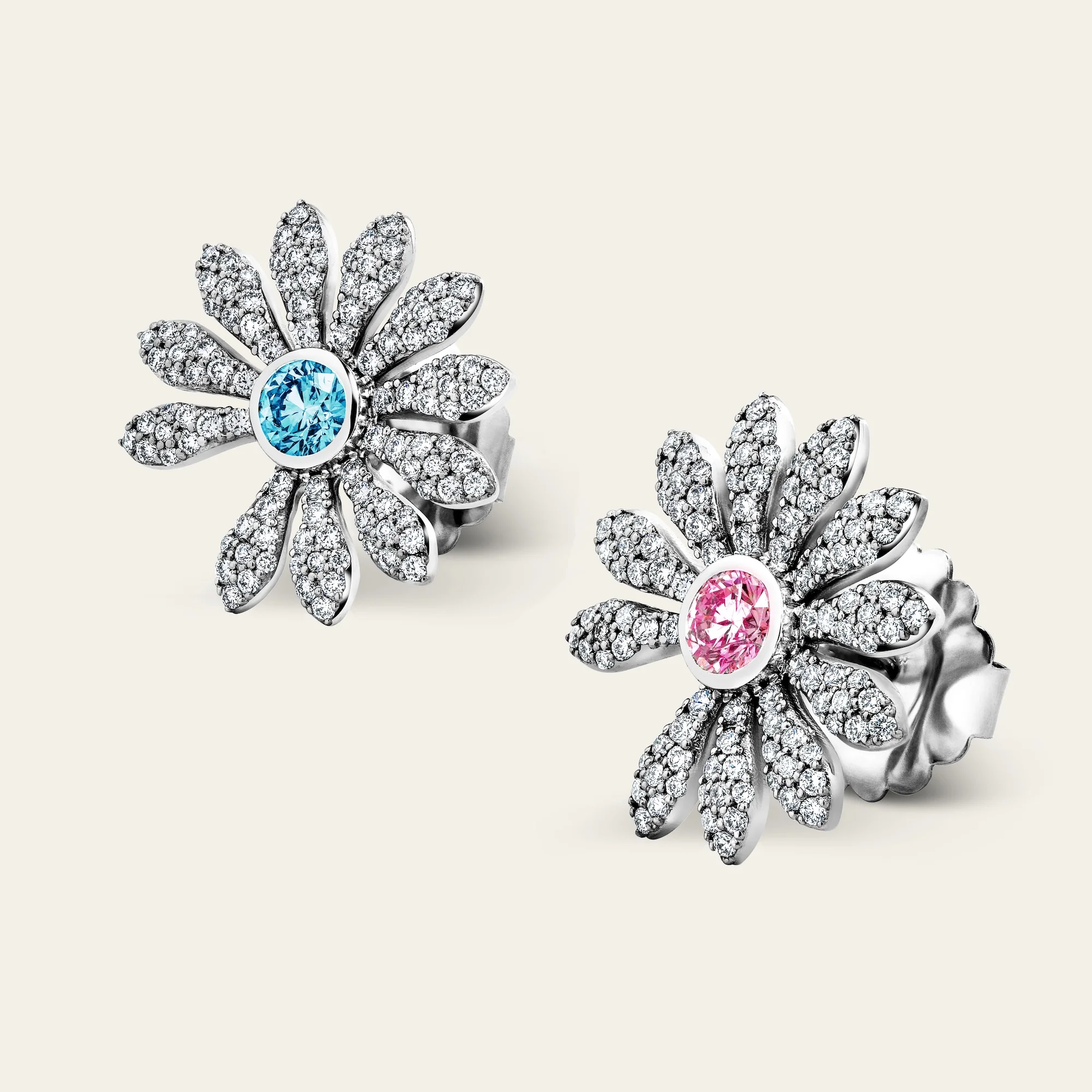 ピンク/ブルートパーズ パヴェイヤリング 裏面・キャッチ